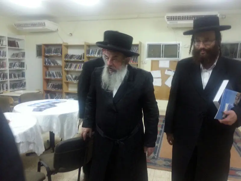 האדמור מלעלוב במעלה עמוס.jpg 2