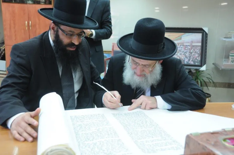 הגאון רבי ראובן אלבז ראש ישיבת אור החיים וחבר מועצת חכמי התורה