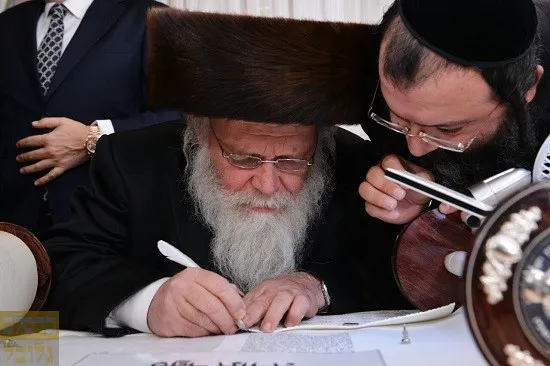 הכנסת ספר תורה לכולל חצות ביתר עילית - כתיבה (8)