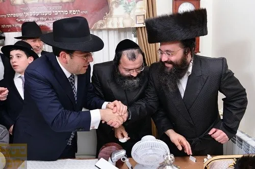 הכנסת ספר תורה לכולל חצות ביתר עילית - ריקודין ברחוב (13)