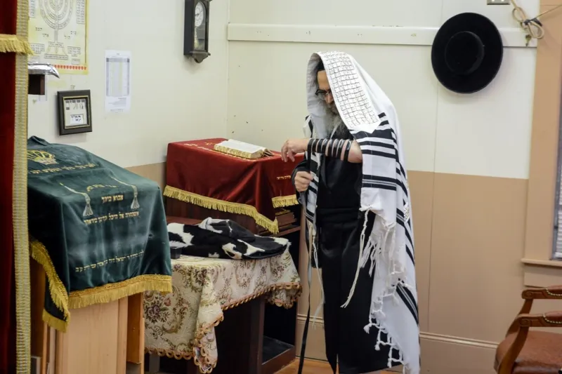 הנחת תפילין של יד