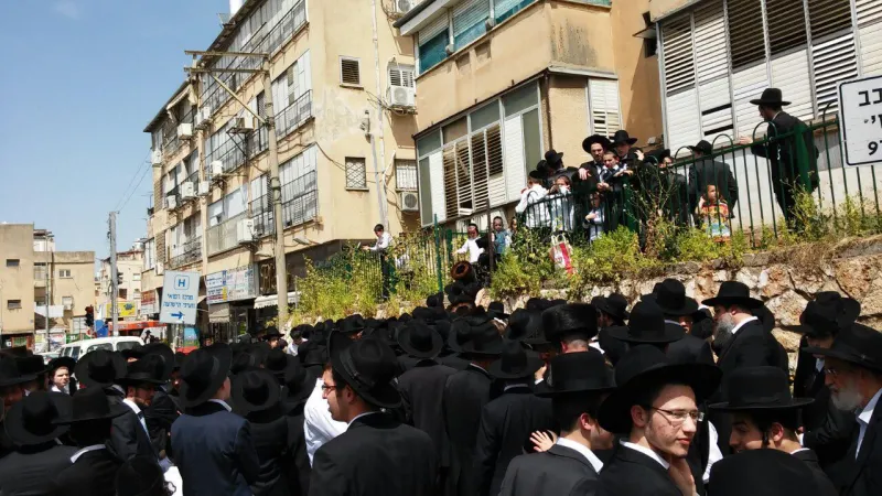 הקהל בחוץ שטיינמן 