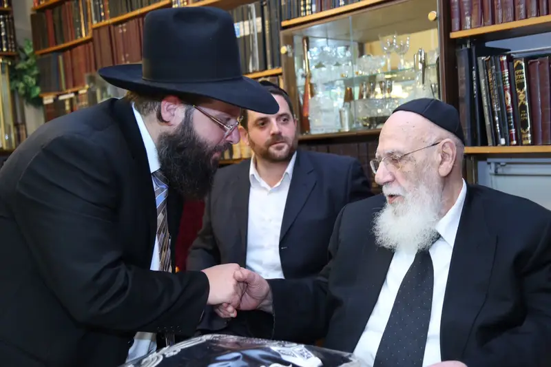 הרב מונק אצל חכם שלום