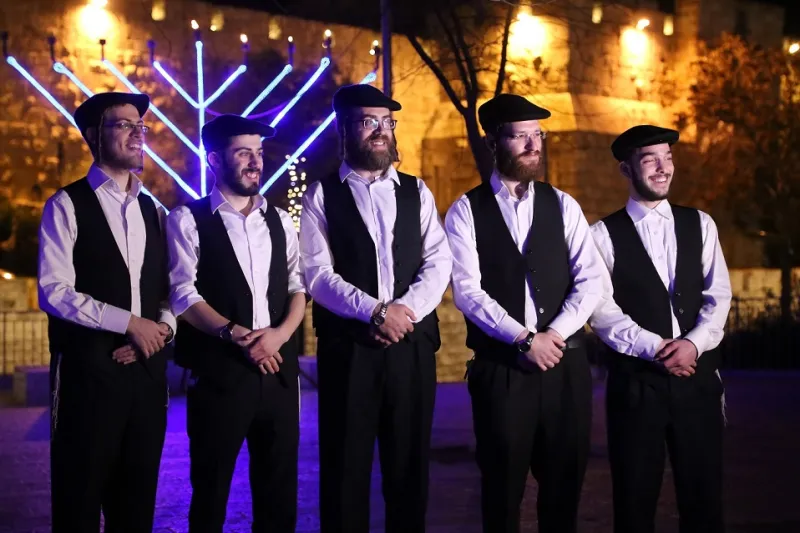 מקהלה, בעלי המנגנים, חנוכה (7)