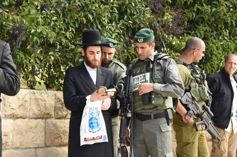 משה גולדשטיין סקווירא חברון קבר רחל (13)