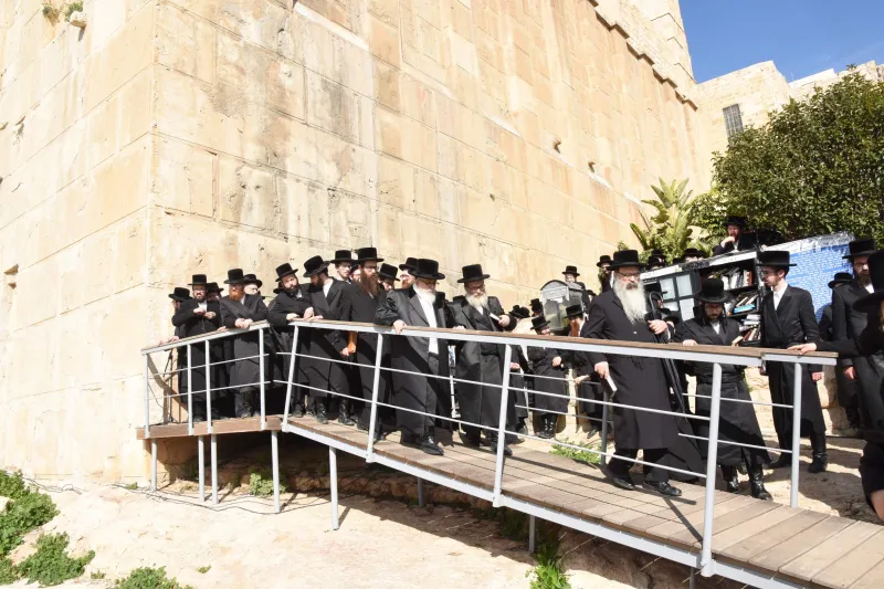 משה גולדשטיין סקווירא חברון קבר רחל (18)