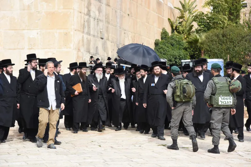 משה גולדשטיין סקווירא חברון קבר רחל (19)