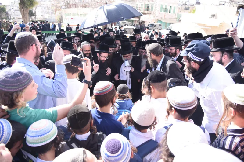 משה גולדשטיין סקווירא חברון קבר רחל (4)