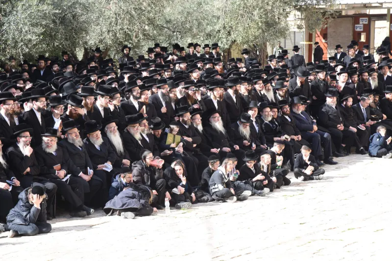 משה גולדשטיין סקווירא חברון קבר רחל (8)