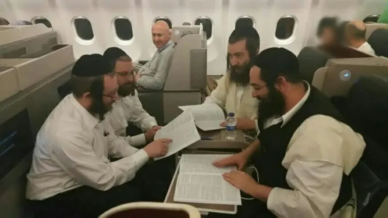 סאטמר חסידים מטוס