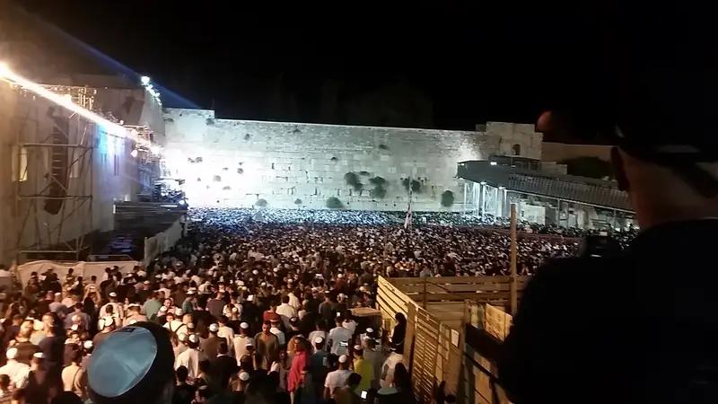 מחפשים ומוצאים תשובה. סליחות בכותל