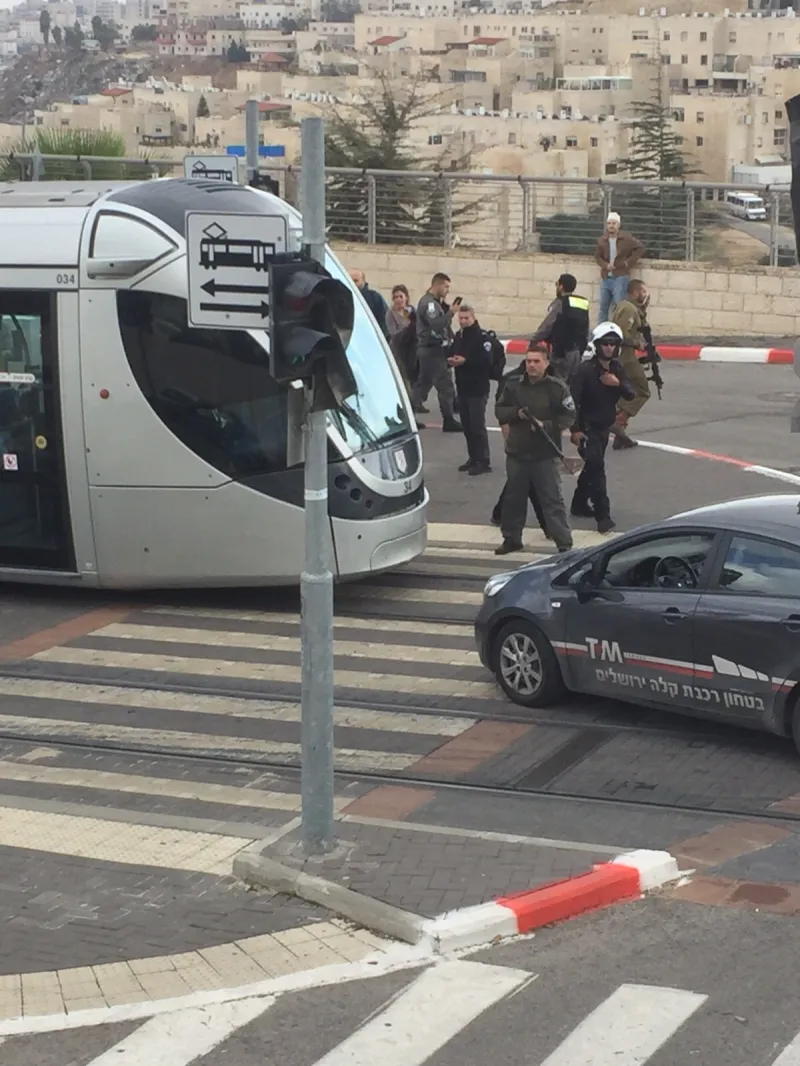 פיגוע, פסגת זאב, מחבלים, משטרה, מ''ב