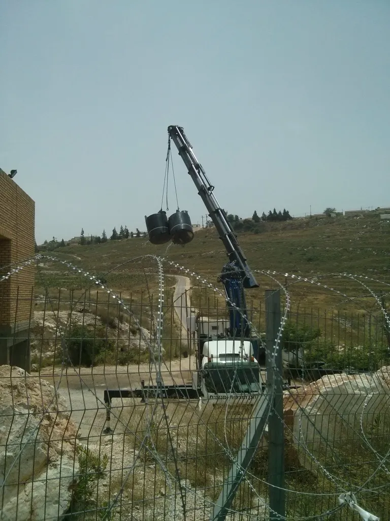פינוי מיכל מים 2