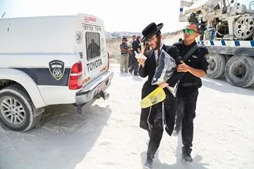 מפגינים גולובנציץ בית שמש קברים יעקב לדרמן