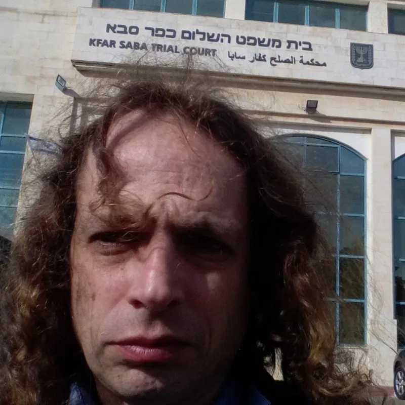 אמיר חצרוני