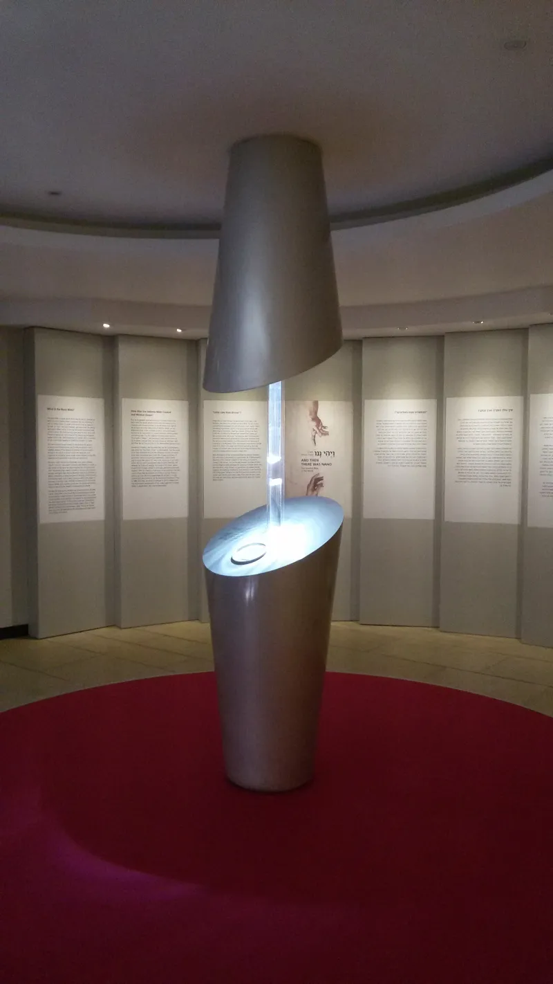 Nano bible in display ננו תנ''ך