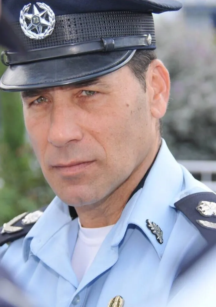 ניצב זוהר דביר.