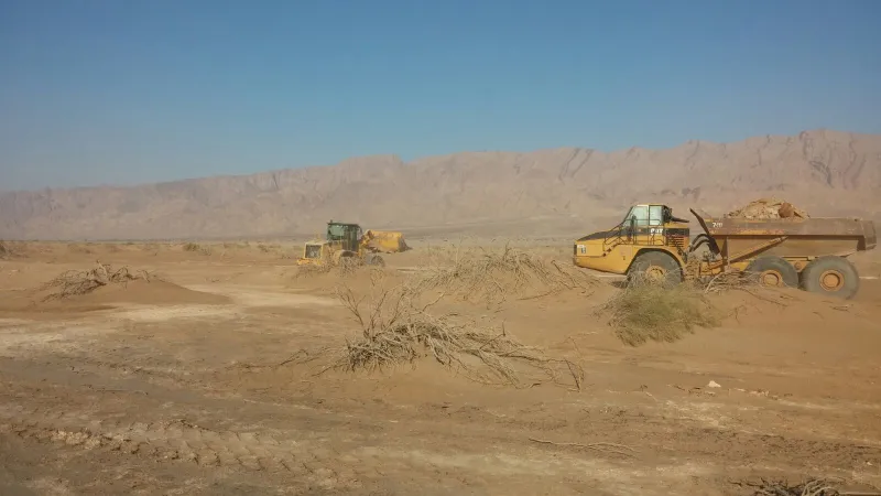 עבודותטרקטור הגדר המזרחית הפרדה