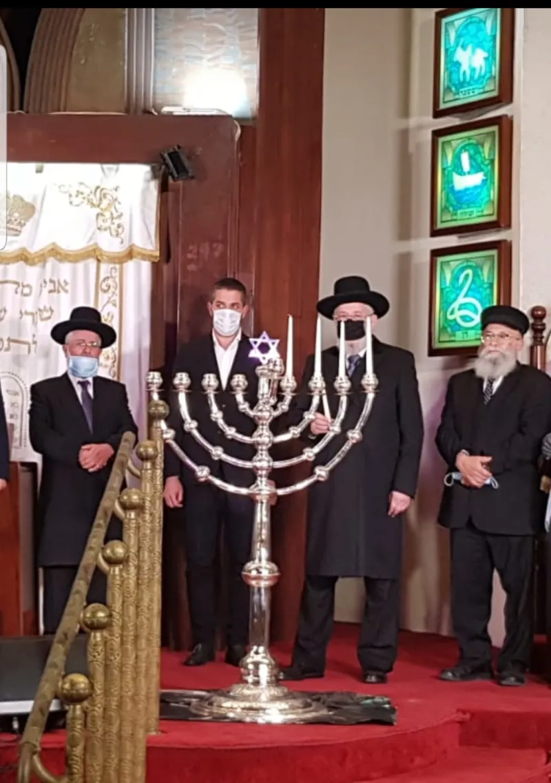מבית כנסת הגדול בתל אביב בשידור חי: הרב הראשי לישראל לשעבר, הרב לאו.
