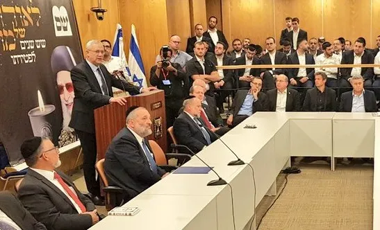 גנץ בכנסת על מרן