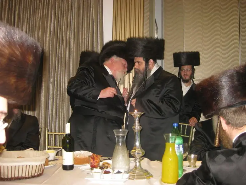 האדמו''ר מקוידנוב עם הסבא הרב שפירא(13)