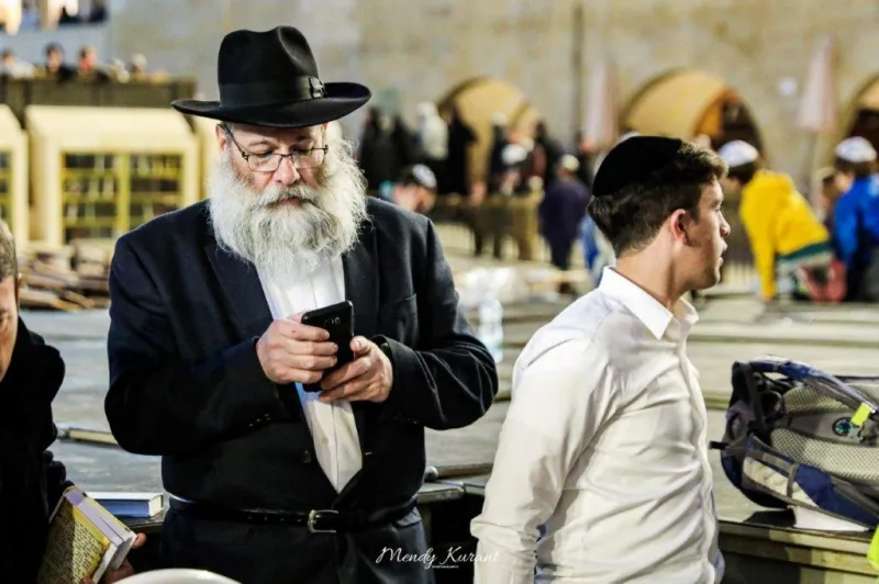 הדלקת נרות חנוכה בכותל צילום מענדי קורנט (16)