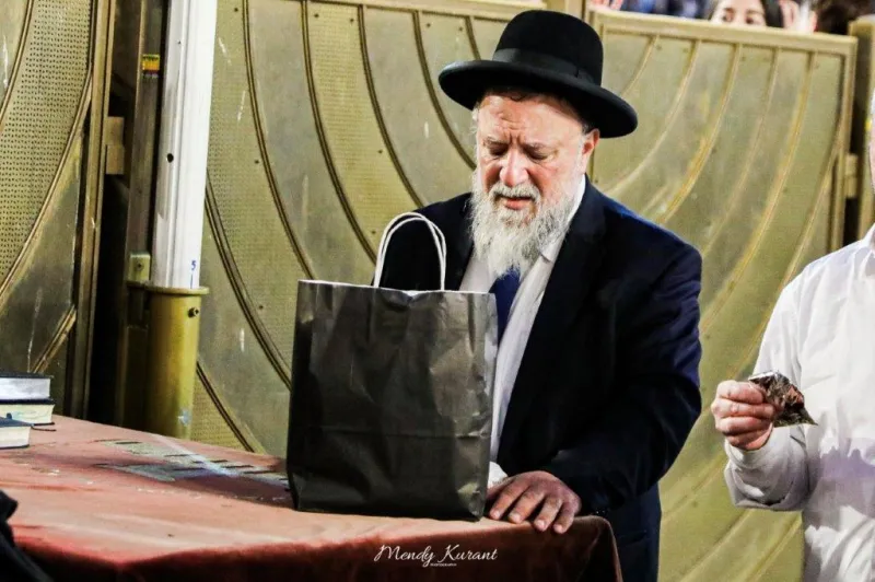 הדלקת נרות חנוכה בכותל צילום מענדי קורנט (17)