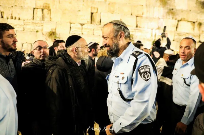 הדלקת נרות חנוכה בכותל צילום מענדי קורנט (23)