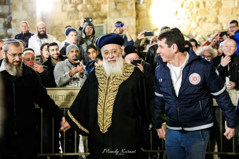 הדלקת נרות חנוכה בכותל צילום מענדי קורנט (25)