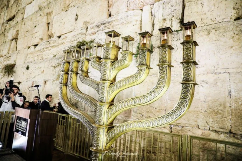 הדלקת נרות חנוכה בכותל צילום מענדי קורנט (28)