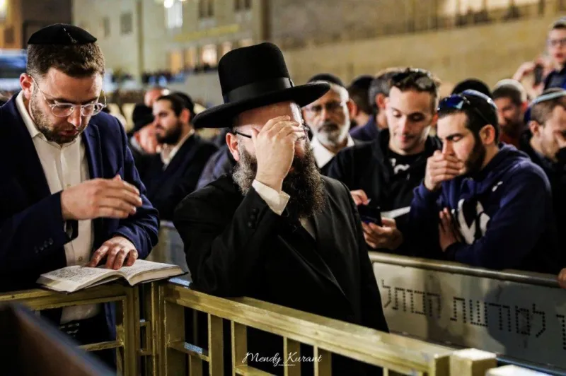 הדלקת נרות חנוכה בכותל צילום מענדי קורנט (31)