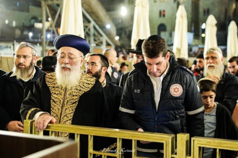 הדלקת נרות חנוכה בכותל צילום מענדי קורנט (34)