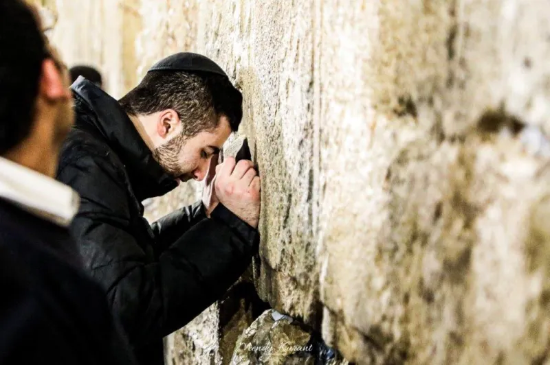הדלקת נרות חנוכה בכותל צילום מענדי קורנט (36)