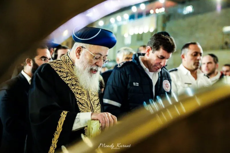 הדלקת נרות חנוכה בכותל צילום מענדי קורנט (38)