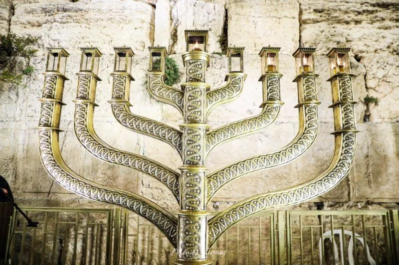 הדלקת נרות חנוכה בכותל צילום מענדי קורנט (43)