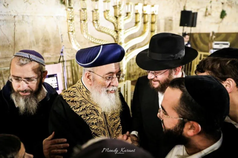 הדלקת נרות חנוכה בכותל צילום מענדי קורנט (45)