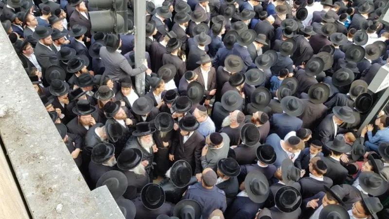 הלווית מרן - 001
