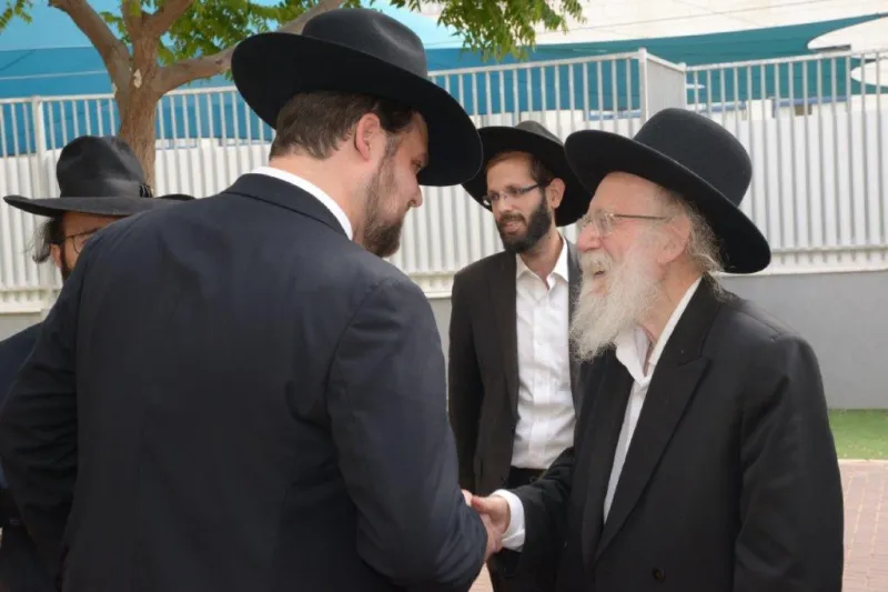הרב גלאי ברחובות צילום שוקי לרר (1)