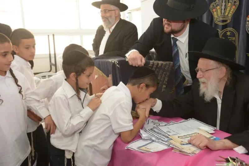 הרב גלאי ברחובות צילום שוקי לרר (10)