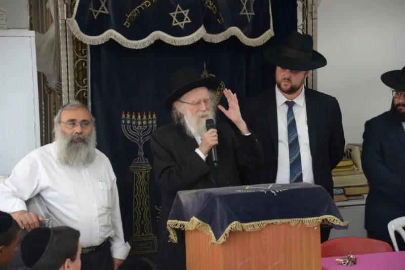 הרב גלאי ברחובות צילום שוקי לרר (5)