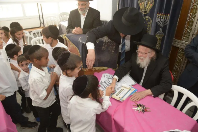 הרב גלאי ברחובות צילום שוקי לרר (9)