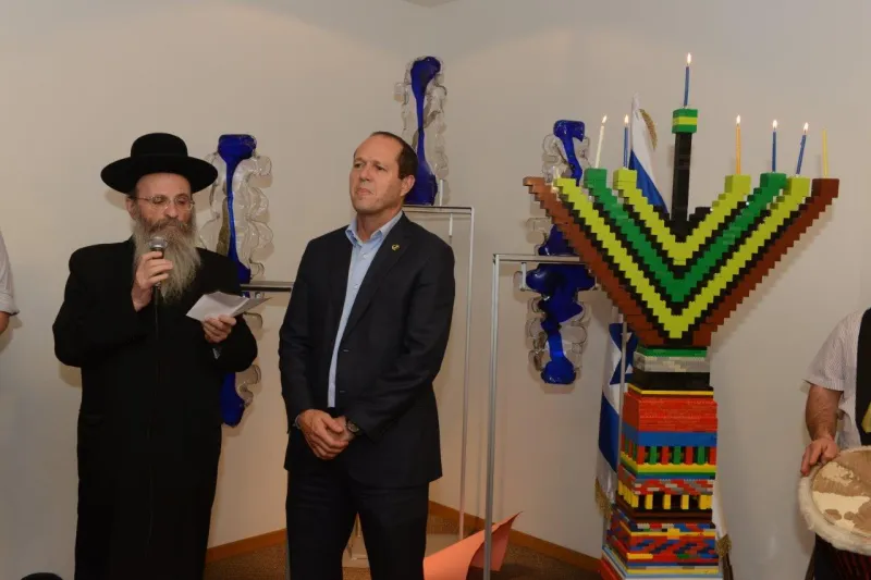 הרב פרקל עם ניר ברקת חנוכה