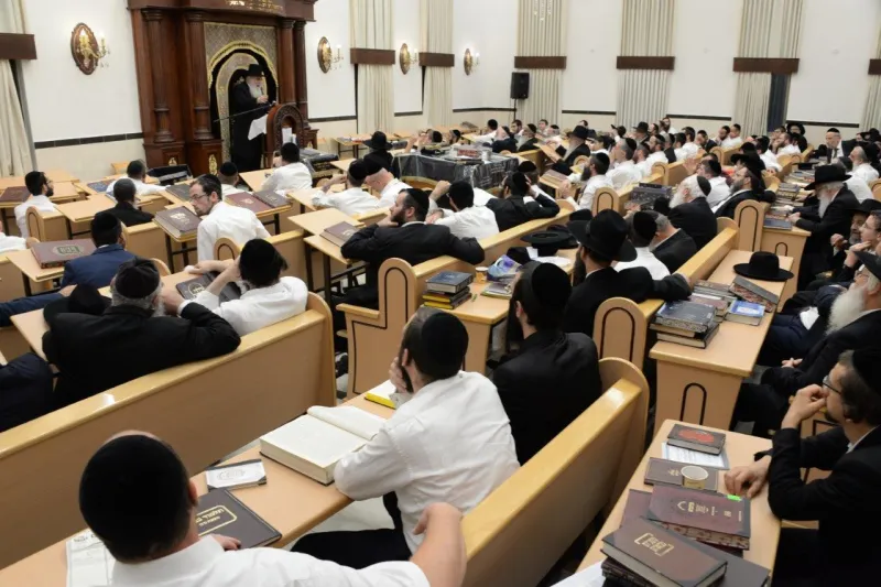חלק מהקהל בהספד בכולל מגיני ארץ