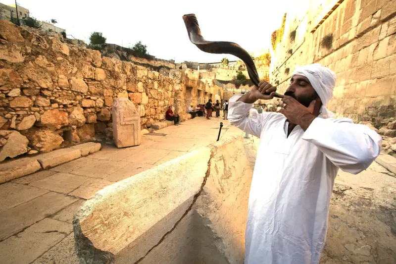 חקוק באבן לבית התקיעה להבדיל - צילום יוסי זמיר - מוקטן