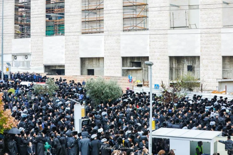חתונה_גור_-_מענדי_קורנט_ושניאור_מור_יוסף__(24)