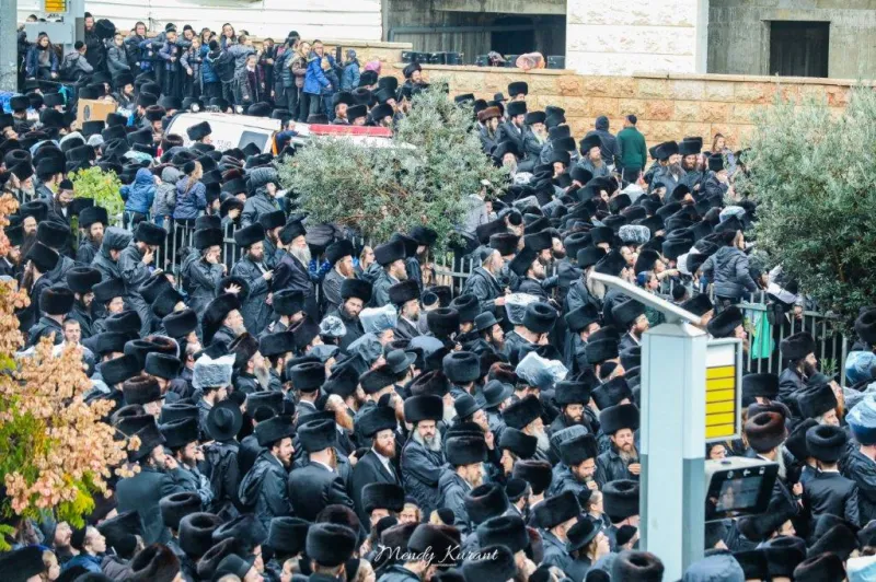 חתונה_גור_-_מענדי_קורנט_ושניאור_מור_יוסף__(35)