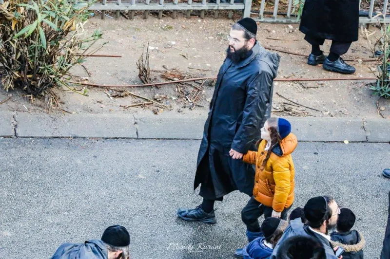 חתונה_גור_-_מענדי_קורנט_ושניאור_מור_יוסף__(47)