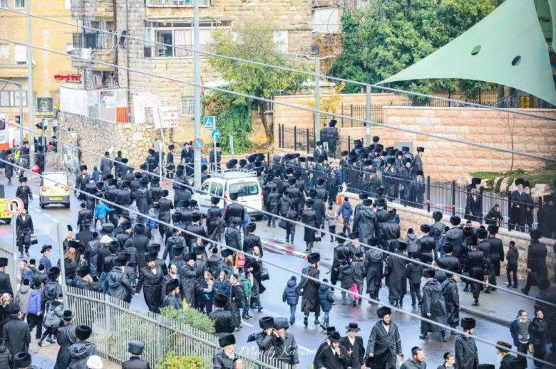 חתונה_גור_-_מענדי_קורנט_ושניאור_מור_יוסף__(48)