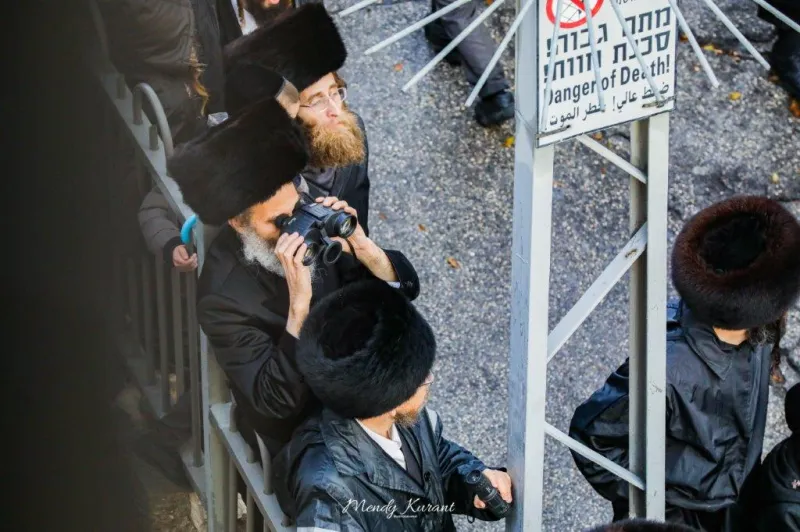 חתונה_גור_-_מענדי_קורנט_ושניאור_מור_יוסף__(50)