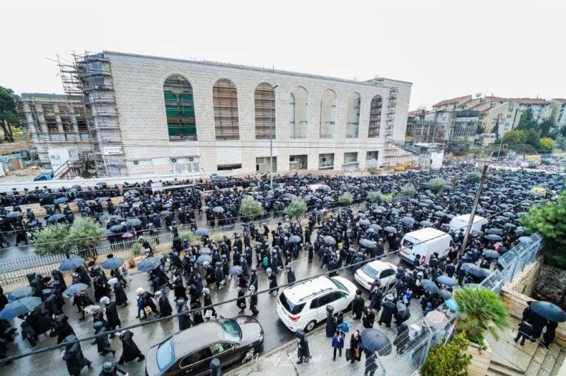 חתונה_גור_-_מענדי_קורנט_ושניאור_מור_יוסף__(58)